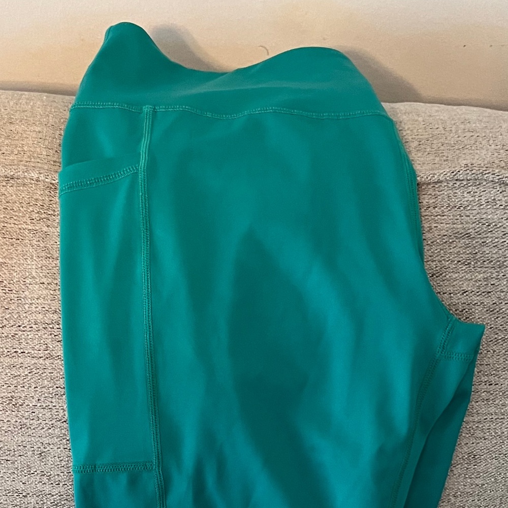 Constantly Varied Gear (CVG) Size Large Capri Leggings - Atlantis Green